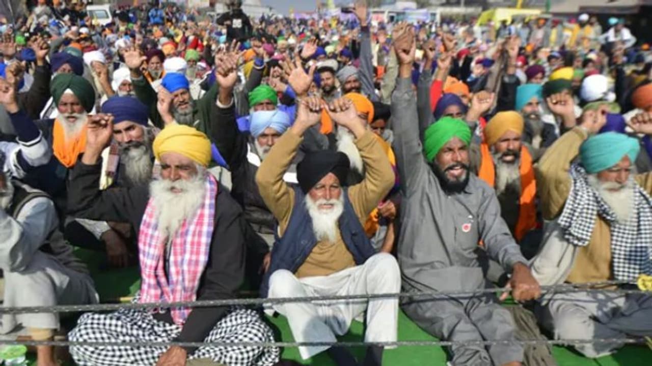 പ്രക്ഷോഭം 36ാം ദിവസത്തിലേക്ക്, കടുത്ത അമർഷത്തിൽ കർഷകർ; പുതുവത്സരാഘോഷം പ്രതിഷേധമാക്കും പ്രക്ഷോഭം 36ാം ദിവസത്തിലേക്ക്, കടുത്ത അമർഷത്തിൽ കർഷകർ; പുതുവത്സരാഘോഷം പ്രതിഷേധമാക്കും