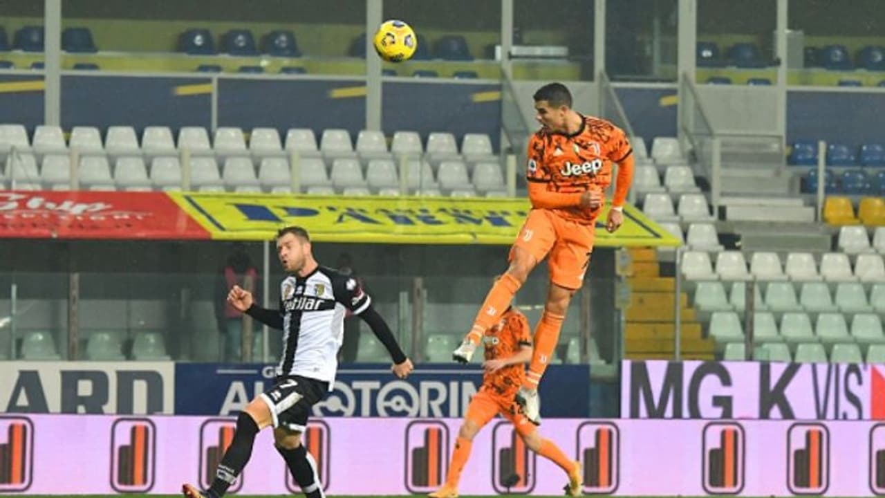 വമ്പന് ജയവുമായി യുവന്റസ് മുന്നോട്ട്; ഇരട്ട ഗോളുമായി ക്രിസ്റ്റ്യാനോയ്ക്ക് ചരിത്ര നേട്ടം വമ്പന് ജയവുമായി യുവന്റസ് മുന്നോട്ട്; ഇരട്ട ഗോളുമായി ക്രിസ്റ്റ്യാനോയ്ക്ക് ചരിത്ര നേട്ടം