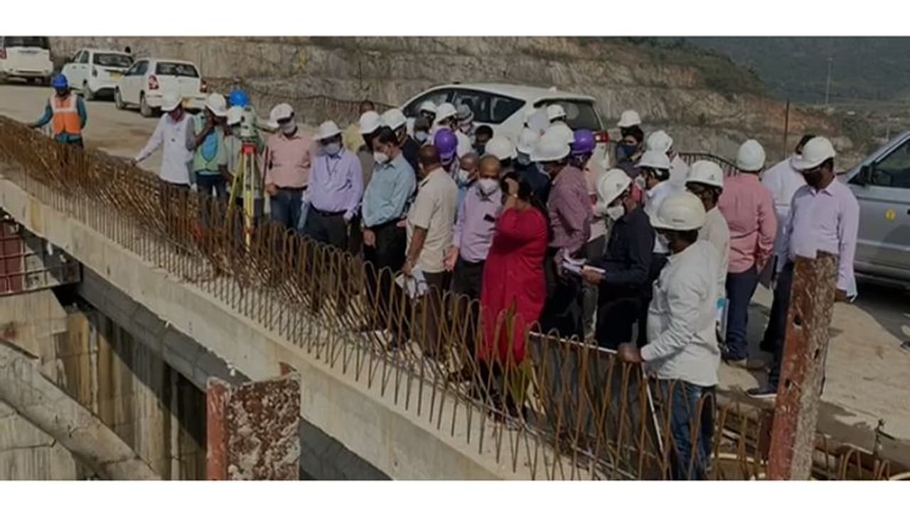 పోలవరం ప్రాజెక్టు: పనులను పరిశీలించిన పీపీఏ సీఈఓ పోలవరం ప్రాజెక్టు: పనులను పరిశీలించిన పీపీఏ సీఈఓ