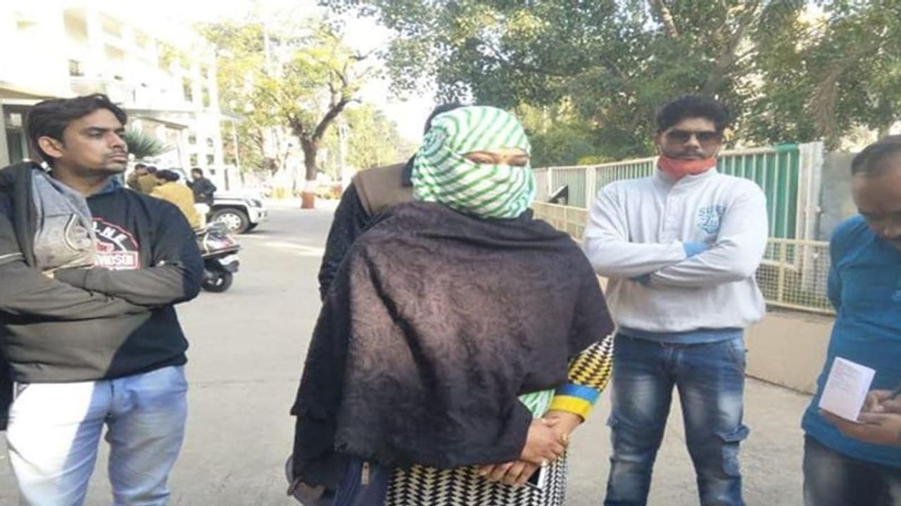 लव जिहाद: 'विकास' निकला 'वसीम', 2 साल से महिला का कर रहा था शोषण..मंदिर जाता..लेकिन बाहर खड़ा रहता