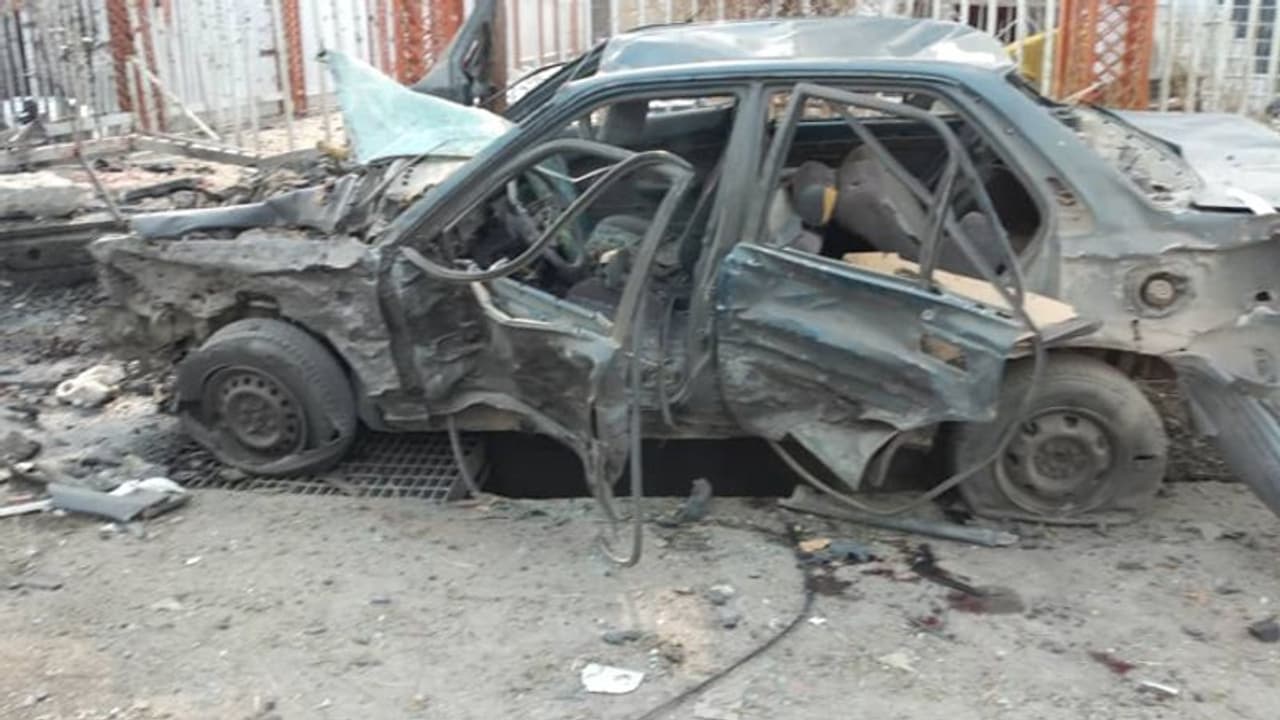 काबुल में धमाके में 9 की मौत, कार के उड़े परखच्चे, शवों की पहचान नहीं कर पा रहे लोग.. देखें Photos काबुल में धमाके में 9 की मौत, कार के उड़े परखच्चे, शवों की पहचान नहीं कर पा रहे लोग.. देखें Photos