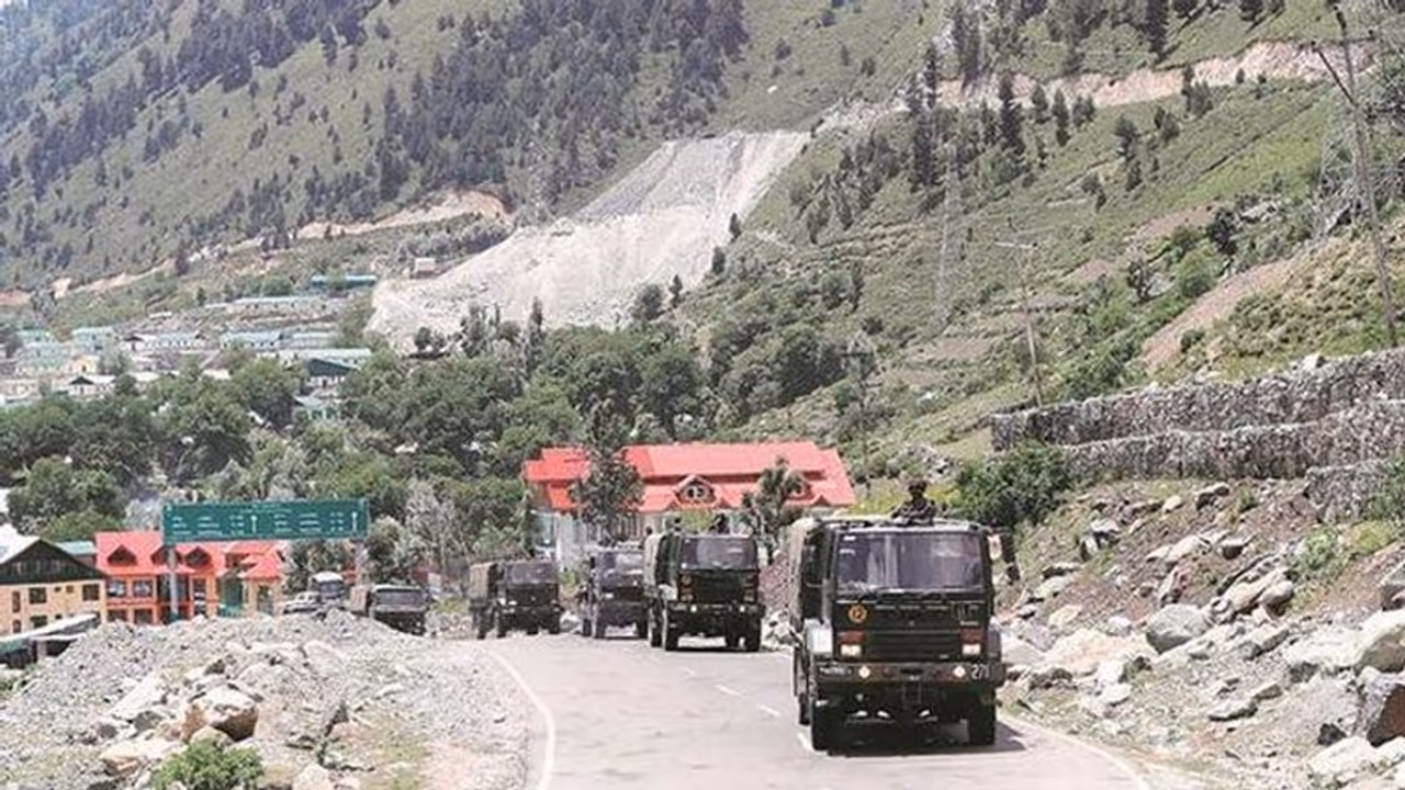 നിയന്ത്രണ രേഖയിൽ വീണ്ടും ചൈനയുടെ പ്രകോപനം, ചൈനീസ് പട്ടാളം സിവിൽ വേഷത്തിൽ ഇന്ത്യയിലേക്ക് കടന്നതായി റിപ്പോർട്ട് നിയന്ത്രണ രേഖയിൽ വീണ്ടും ചൈനയുടെ പ്രകോപനം, ചൈനീസ് പട്ടാളം സിവിൽ വേഷത്തിൽ ഇന്ത്യയിലേക്ക് കടന്നതായി റിപ്പോർട്ട്