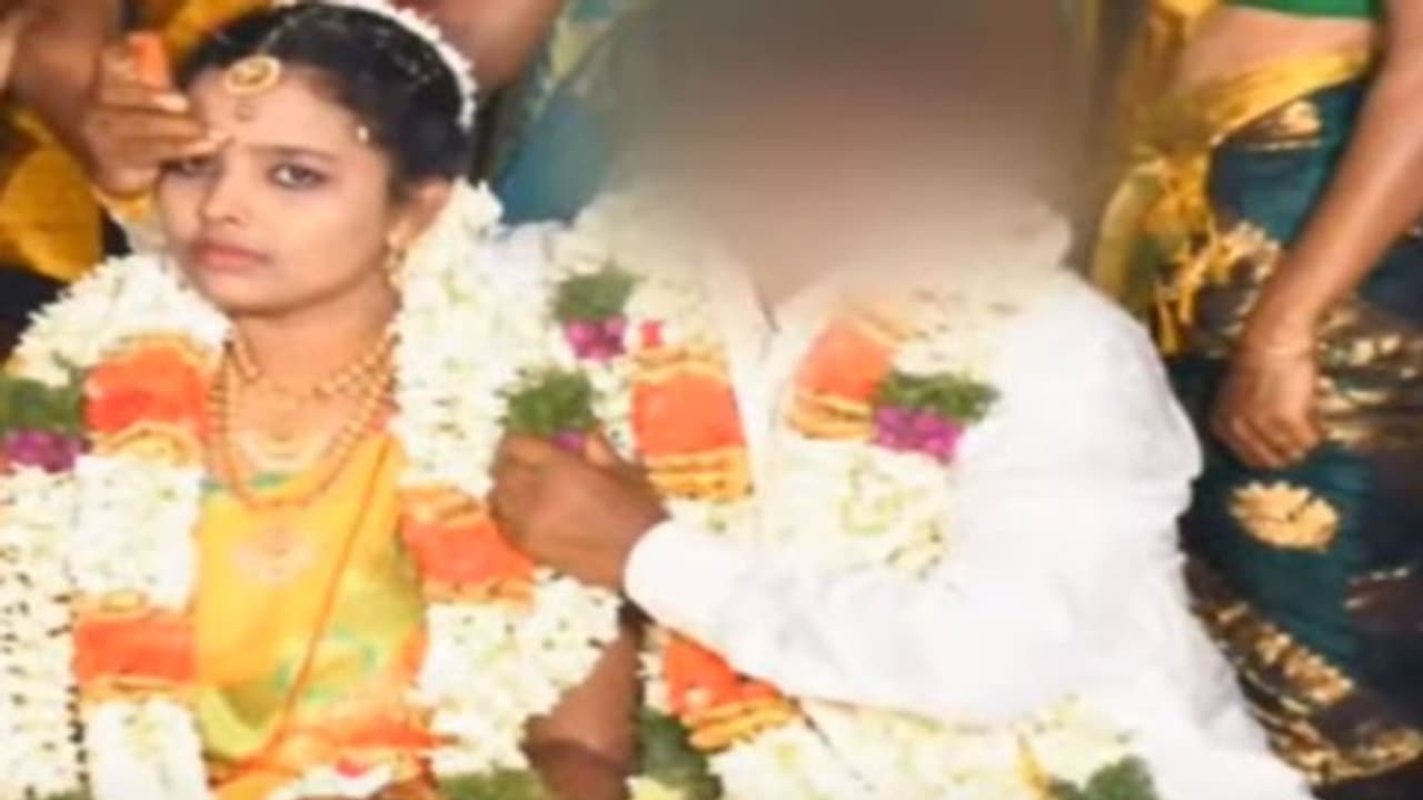 விருப்பம் இல்லாத திருமணத்தால் விபரீதம்... நரக வேதனையால் தந்தைக்கு வீடியோ அனுப்பிவிட்டு இளம்பெண் தற்கொலை..! விருப்பம் இல்லாத திருமணத்தால் விபரீதம்... நரக வேதனையால் தந்தைக்கு வீடியோ அனுப்பிவிட்டு இளம்பெண் தற்கொலை..!