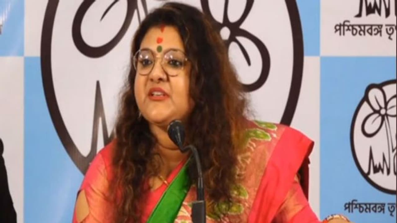 ബംഗാളില് ബിജെപി എംപിയുടെ ഭാര്യ തൃണമൂല് കോണ്ഗ്രസില് ചേര്ന്നു ബംഗാളില് ബിജെപി എംപിയുടെ ഭാര്യ തൃണമൂല് കോണ്ഗ്രസില് ചേര്ന്നു