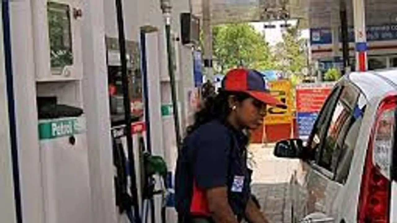 എണ്ണയടിക്കുമ്പോലെ വണ്ടിയില് ഇനി കറന്റുമടിക്കാം, പുതിയ നീക്കവുമായി ടാറ്റയും എച്ച്പിയും! എണ്ണയടിക്കുമ്പോലെ വണ്ടിയില് ഇനി കറന്റുമടിക്കാം, പുതിയ നീക്കവുമായി ടാറ്റയും എച്ച്പിയും!