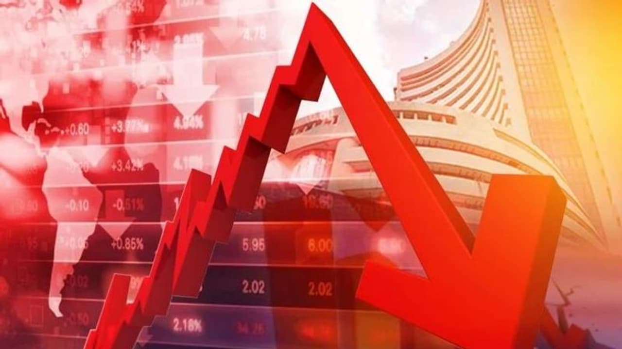 Covid के कहर से 1700 अंक टूटा बाजार, निवेशकों के 7.37 लाख करोड़ रुपए बर्बाद Covid के कहर से 1700 अंक टूटा बाजार, निवेशकों के 7.37 लाख करोड़ रुपए बर्बाद