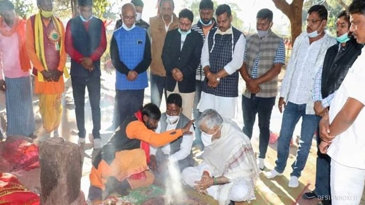 छत्तीसगढ़ के स्वास्थ्य मंत्री ने मांगी ऐसी मन्नत, पूरा होने पर देवता को चढ़ाएंगे 101 बकरों की बलि... छत्तीसगढ़ के स्वास्थ्य मंत्री ने मांगी ऐसी मन्नत, पूरा होने पर देवता को चढ़ाएंगे 101 बकरों की बलि...