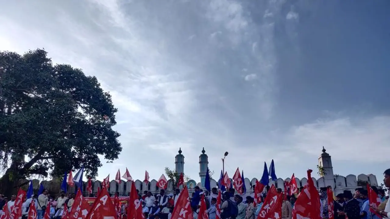 Farmers’ protest: Agriculture min Tomar reiterates govt will not repeal farm laws, protest enters 30th day Farmers’ protest: Agriculture min Tomar reiterates govt will not repeal farm laws, protest enters 30th day