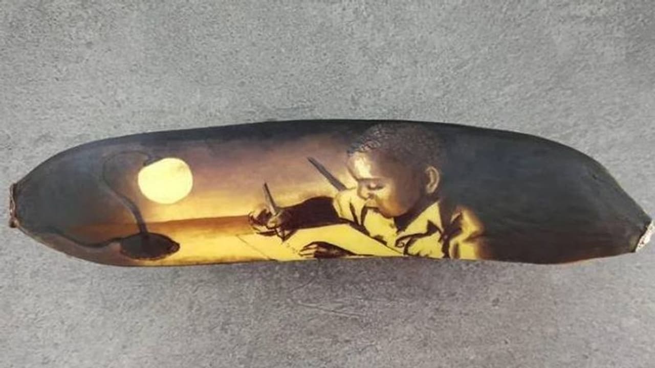 വാഴപ്പഴത്തിന്റെ തൊലിയിൽ വരയ്ക്കാനാവുമോ? ഇതാ വാഴപ്പഴം കാൻവാസാക്കി അന്ന വരക്കുന്ന ചിത്രങ്ങൾ വൈറലാണ്... വാഴപ്പഴത്തിന്റെ തൊലിയിൽ വരയ്ക്കാനാവുമോ? ഇതാ വാഴപ്പഴം കാൻവാസാക്കി അന്ന വരക്കുന്ന ചിത്രങ്ങൾ വൈറലാണ്...