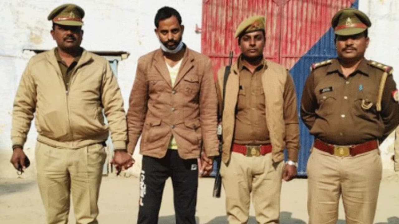 शराब के नशे में अश्लील वीडियो देखकर किया था 7 साल की बच्ची से रेप, गुनाह छुपाने के लिए की थी हत्या शराब के नशे में अश्लील वीडियो देखकर किया था 7 साल की बच्ची से रेप, गुनाह छुपाने के लिए की थी हत्या