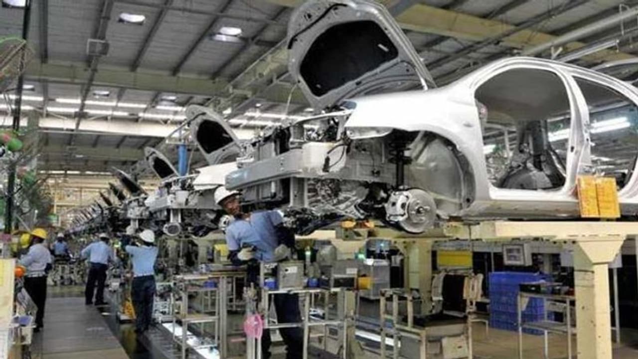Toyota की गाड़ियों की डिलीवरी में होगी देर, कंपनी ने इस वजह से रोका प्रोडक्शन Toyota की गाड़ियों की डिलीवरी में होगी देर, कंपनी ने इस वजह से रोका प्रोडक्शन