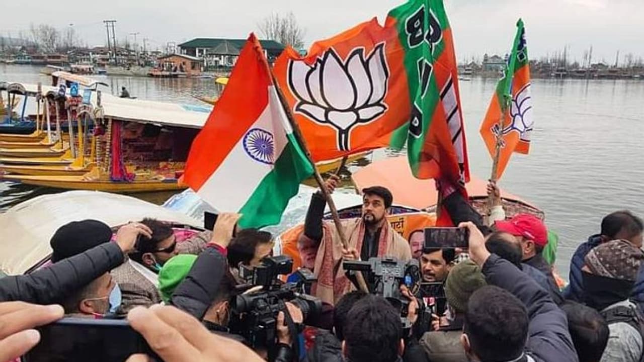 জম্মু ও কাশ্মীর কার, ভোটের ফল প্রকাশ হওয়ার সঙ্গে সঙ্গেই বাকযুদ্ধে গুফকার বনাম বিজেপি জম্মু ও কাশ্মীর কার, ভোটের ফল প্রকাশ হওয়ার সঙ্গে সঙ্গেই বাকযুদ্ধে গুফকার বনাম বিজেপি