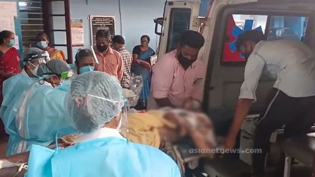 കോടതിയുടെ ഒഴിപ്പിക്കൽ നടപടിക്കിടെ ദമ്പതിമാർ പൊട്രോള് ഒഴിച്ച് തീകൊളുത്തി; ഗുരുതര പരിക്ക് കോടതിയുടെ ഒഴിപ്പിക്കൽ നടപടിക്കിടെ ദമ്പതിമാർ പൊട്രോള് ഒഴിച്ച് തീകൊളുത്തി; ഗുരുതര പരിക്ക്