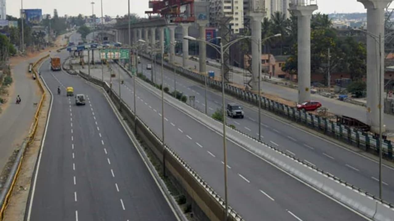 Weekend Curfew: ರಾಜ್ಯಾದ್ಯಂತ ಉತ್ತಮ ಬೆಂಬಲ: ವ್ಯಾಪಾರವಿಲ್ಲದೆ ಕಂಗಾಲಾದ ಹೋಟೆಲ್ ಮಾಲೀಕರು..! Weekend Curfew: ರಾಜ್ಯಾದ್ಯಂತ ಉತ್ತಮ ಬೆಂಬಲ: ವ್ಯಾಪಾರವಿಲ್ಲದೆ ಕಂಗಾಲಾದ ಹೋಟೆಲ್ ಮಾಲೀಕರು..!