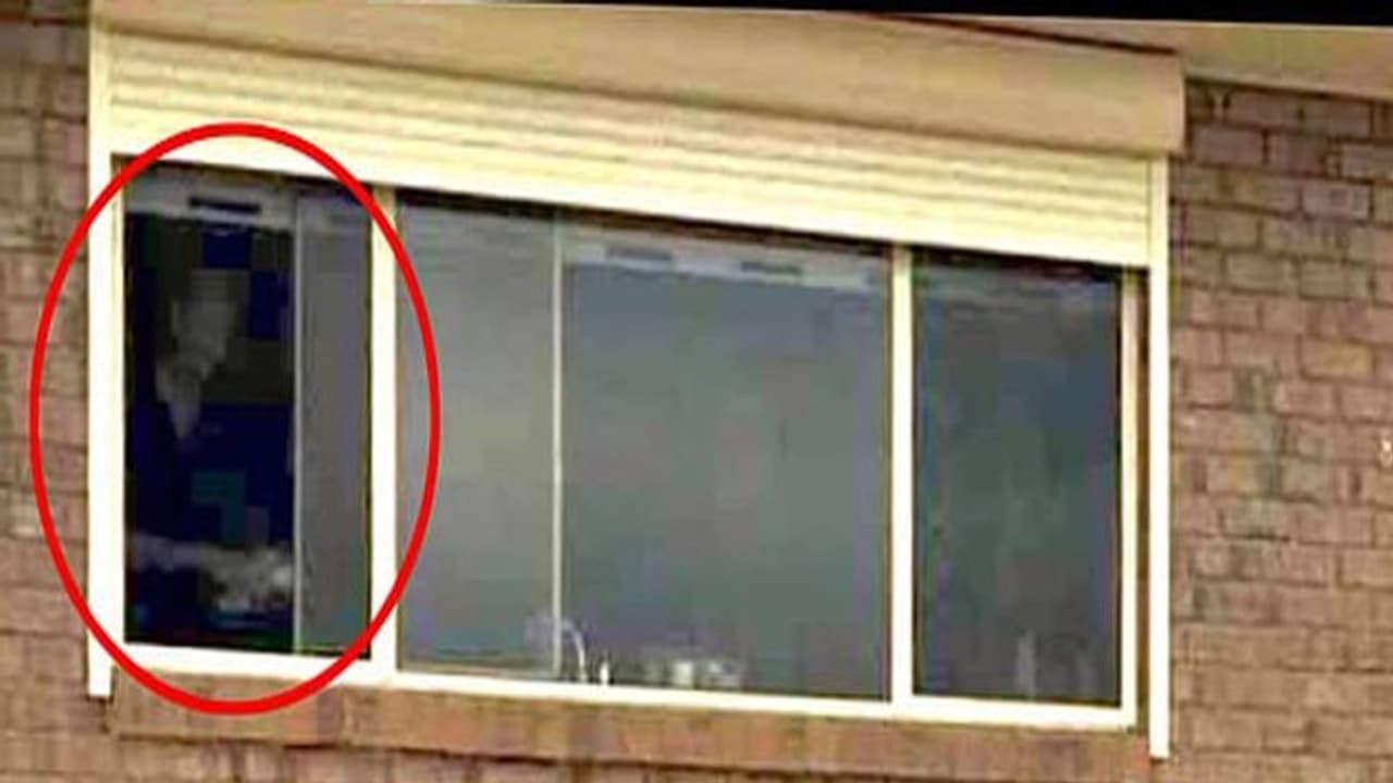 मौत के बाद भी बर्तन धोता नजर आया भूत, पोते ने कैमरे में कैद की मरे हुए दादा की डरावनी परछाई मौत के बाद भी बर्तन धोता नजर आया भूत, पोते ने कैमरे में कैद की मरे हुए दादा की डरावनी परछाई