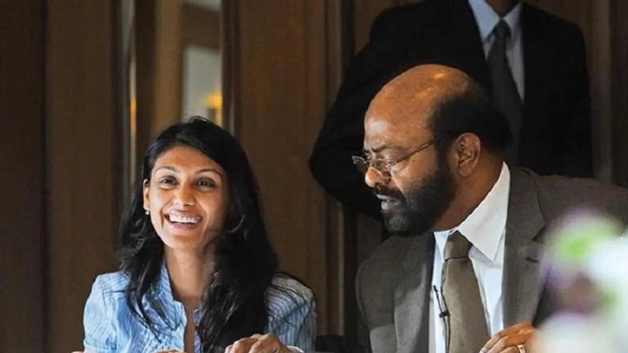 അച്ഛൻ ഓഹരി നൽകി, അംബാനിക്കും അദാനിക്കും പിന്നിൽ മൂന്നാമത്തെ സമ്പന്ന ശക്തിയായി റോഷ്‌നി നാടാർ 