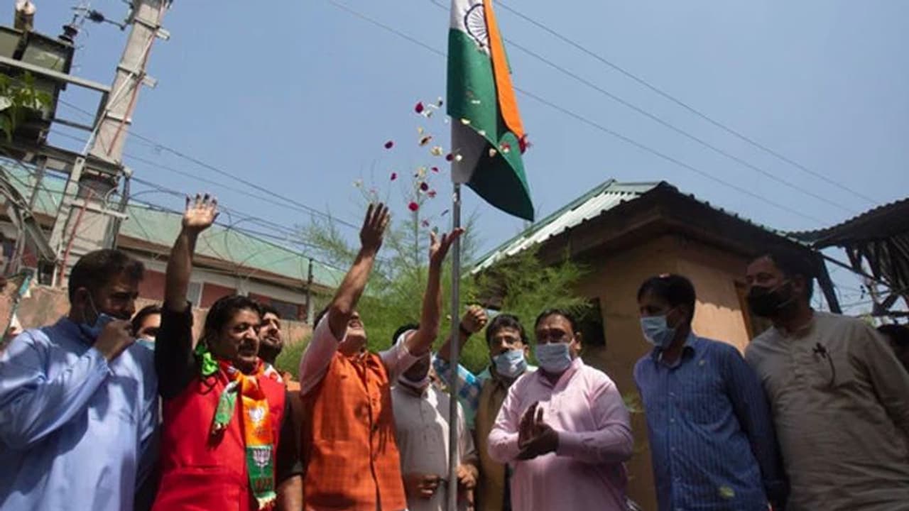 डीडीसी चुनाव नतीजे: 5 पॉइंट्स में जानिए जम्मू कश्मीर में भाजपा कैसे बनी सबसे बड़ी पार्टी ? डीडीसी चुनाव नतीजे: 5 पॉइंट्स में जानिए जम्मू कश्मीर में भाजपा कैसे बनी सबसे बड़ी पार्टी ?