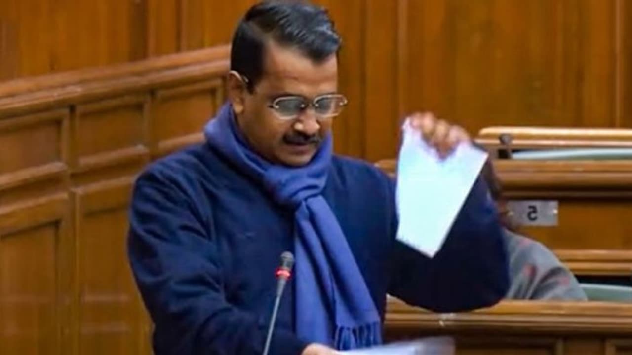 तू तड़ाक स्टाइल में केजरीवाल ने LG को सुनाई खरी खोटी, CM ने कहा यह कौन है जो हमारे सिर पर आकर बैठ गया