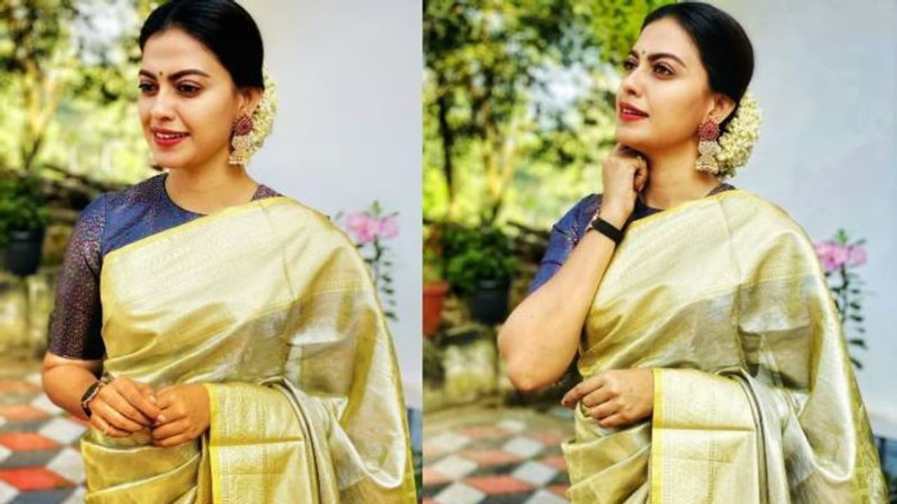 'ഇത് പ്രിയപ്പെട്ട വസ്ത്രം'; സാരിയില്‍ അതിമനോഹരിയായി അനുശ്രീ