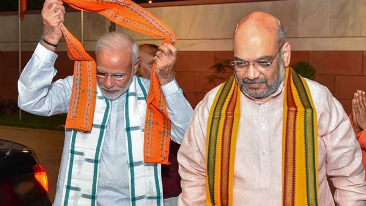 ഗുജറാത്തിനൊപ്പം ജമ്മുകശ്മീര് തെരഞ്ഞെടുപ്പ്; ബിജെപിക്ക് താത്പര്യമില്ലേ? ആത്മവിശ്വാസം ചോര്ന്നോ, ചര്ച്ച സജീവം ഗുജറാത്തിനൊപ്പം ജമ്മുകശ്മീര് തെരഞ്ഞെടുപ്പ്; ബിജെപിക്ക് താത്പര്യമില്ലേ? ആത്മവിശ്വാസം ചോര്ന്നോ, ചര്ച്ച സജീവം