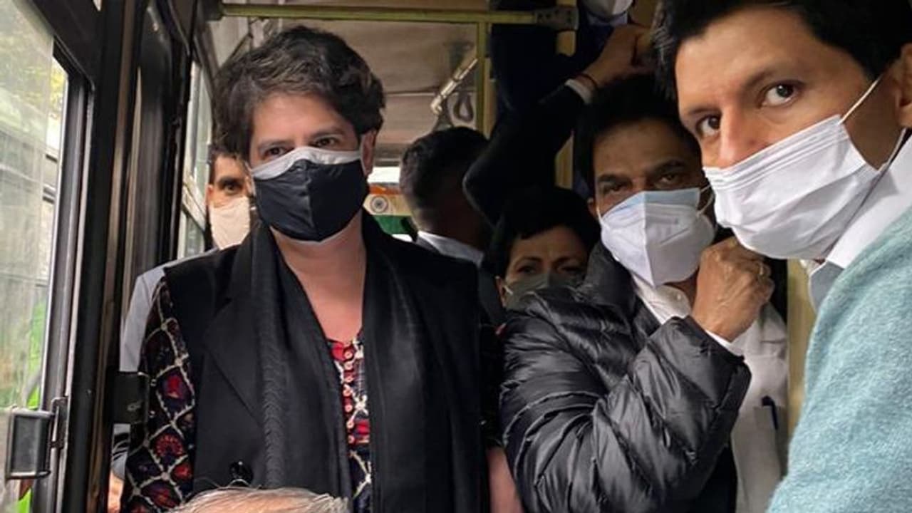 കർഷക നിയമങ്ങൾക്കെതിരായ പ്രതിഷേധം; പ്രിയങ്ക ഗാന്ധി അടക്കമുള്ള നേതാക്കൾ അറസ്റ്റിൽ കർഷക നിയമങ്ങൾക്കെതിരായ പ്രതിഷേധം; പ്രിയങ്ക ഗാന്ധി അടക്കമുള്ള നേതാക്കൾ അറസ്റ്റിൽ