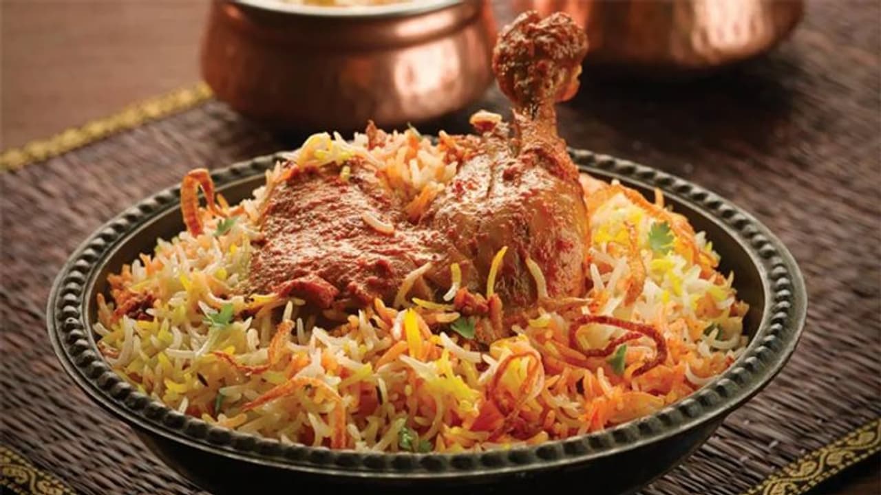 సీఎం అథితిగా కార్యక్రమం.. విందులో బిర్యానీ తిని 145 మందికి అస్వస్థత సీఎం అథితిగా కార్యక్రమం.. విందులో బిర్యానీ తిని 145 మందికి అస్వస్థత