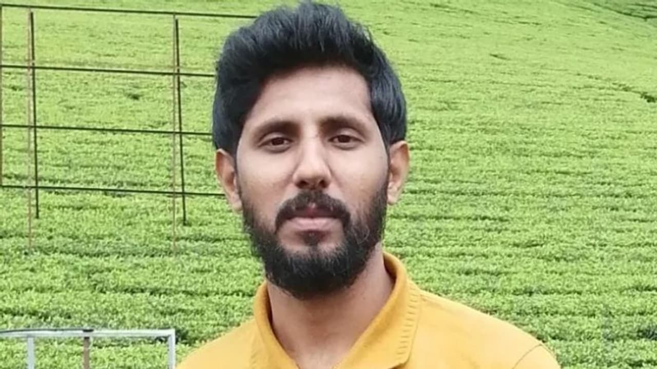 ഡിവൈഎഫ്ഐ പ്രവർത്തകൻ ഔഫിനെ കൊല്ലാൻ ഉപയോഗിച്ച കത്തി കണ്ടെത്തി, പ്രതിയുമായി തെളിവെടുപ്പ് നടത്തി ഡിവൈഎഫ്ഐ പ്രവർത്തകൻ ഔഫിനെ കൊല്ലാൻ ഉപയോഗിച്ച കത്തി കണ്ടെത്തി, പ്രതിയുമായി തെളിവെടുപ്പ് നടത്തി