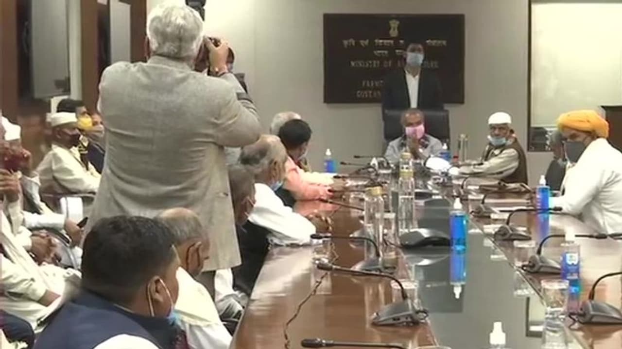 आंदोलन: 60 किसानों का प्रतिनिधिमंडल पहुंचा कृषि भवन, कृषि मंत्री तोमर से की मुलाकात आंदोलन: 60 किसानों का प्रतिनिधिमंडल पहुंचा कृषि भवन, कृषि मंत्री तोमर से की मुलाकात