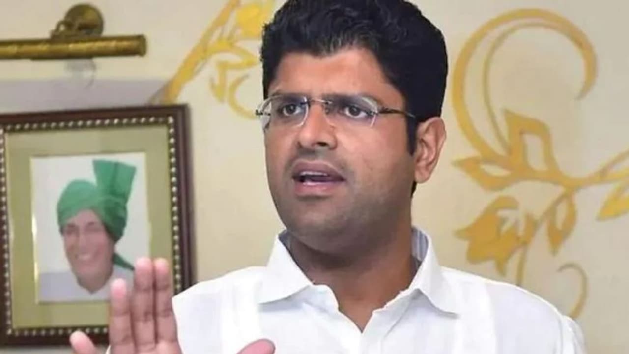 हरियाणा सरकार में भाजपा के सहयोगी दुष्यंत चौटाला के बदले सुर, बोले कृषि कानूनों में कई संसोधन की जरूरत हरियाणा सरकार में भाजपा के सहयोगी दुष्यंत चौटाला के बदले सुर, बोले कृषि कानूनों में कई संसोधन की जरूरत