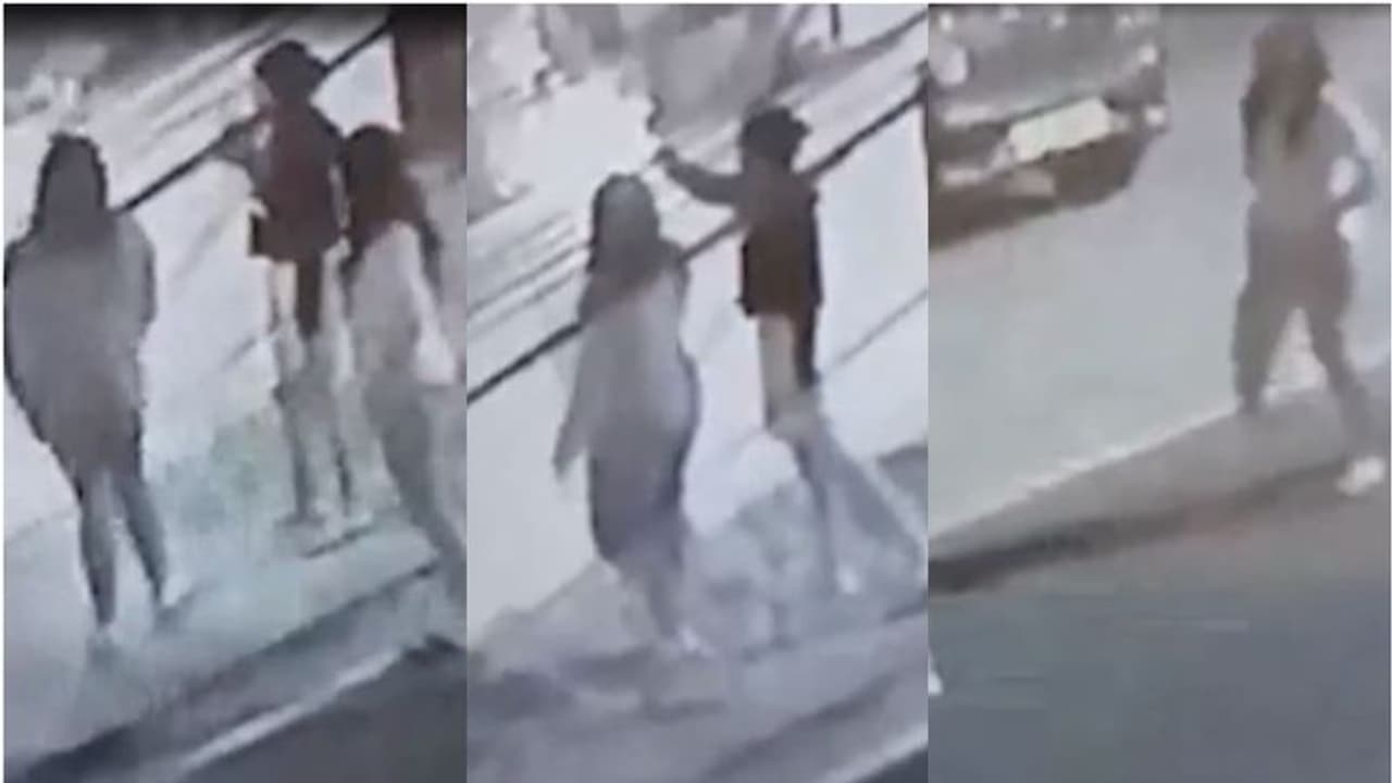 പുലര്ച്ചെ കാറിലെത്തി വീടിന് മുന്നിലെ ക്രിസ്മസ് ലൈറ്റുകള് മോഷ്ടിച്ചു; പെണ്കുട്ടികളെ സിസിടിവി കുടുക്കി പുലര്ച്ചെ കാറിലെത്തി വീടിന് മുന്നിലെ ക്രിസ്മസ് ലൈറ്റുകള് മോഷ്ടിച്ചു; പെണ്കുട്ടികളെ സിസിടിവി കുടുക്കി