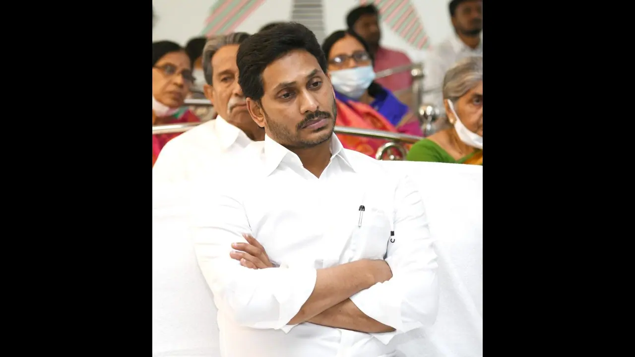 దొడ్డిదారిలో అసెంబ్లీకి వెళ్తూ అడ్డదారుల్లో పాలన : జగన్ మీద డోలా ఫైర్ దొడ్డిదారిలో అసెంబ్లీకి వెళ్తూ అడ్డదారుల్లో పాలన : జగన్ మీద డోలా ఫైర్