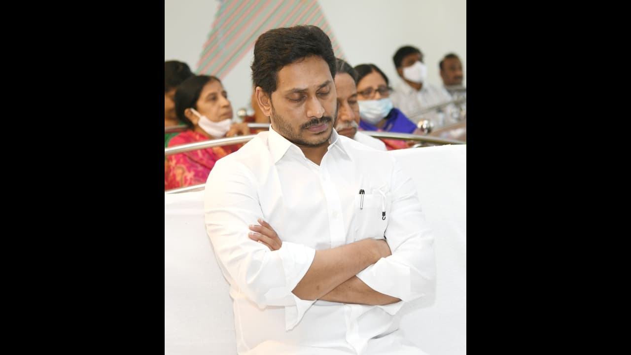 ಭೂ ಹಗರಣ, ಆಂಧ್ರ ಸಿಎಂ ಜಗನ್ಗೆ ಸಂಕಷ್ಟ! ಭೂ ಹಗರಣ, ಆಂಧ್ರ ಸಿಎಂ ಜಗನ್ಗೆ ಸಂಕಷ್ಟ!