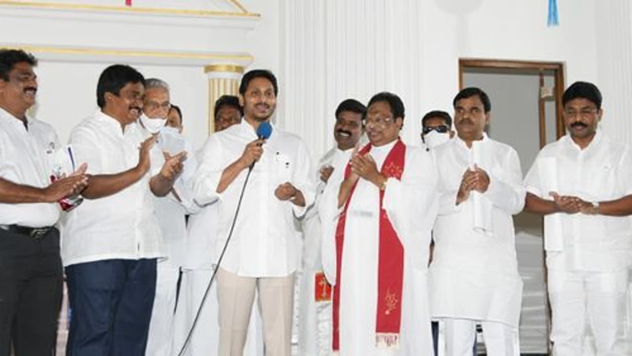 రేపటి నుండి కడప జిల్లాలో సీఎం జగన్ పర్యటన... పులివెందులలో క్రిస్మస్ వేడుకలు రేపటి నుండి కడప జిల్లాలో సీఎం జగన్ పర్యటన... పులివెందులలో క్రిస్మస్ వేడుకలు