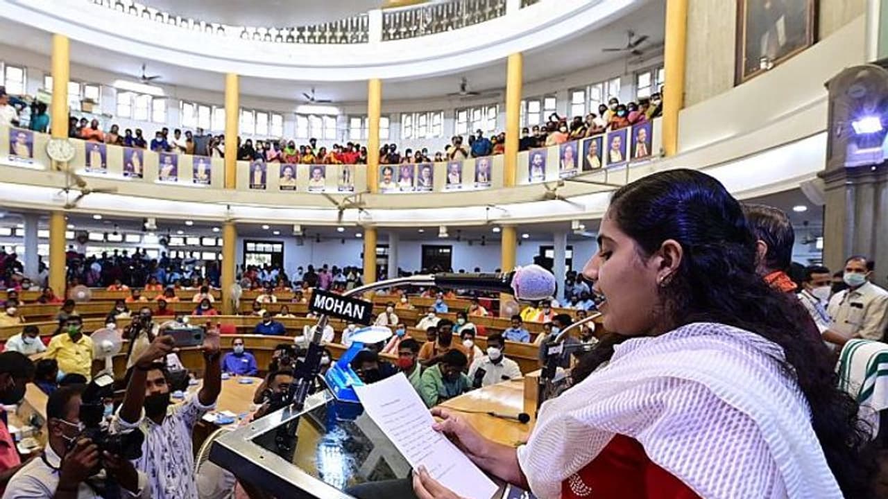 വിവാദ കത്ത് വ്യാജമെന്ന് ആവർത്തിച്ച് മേയർ ആര്യ; ഓംബുഡ്മാന് മൊഴി നൽകി വിവാദ കത്ത് വ്യാജമെന്ന് ആവർത്തിച്ച് മേയർ ആര്യ; ഓംബുഡ്മാന് മൊഴി നൽകി