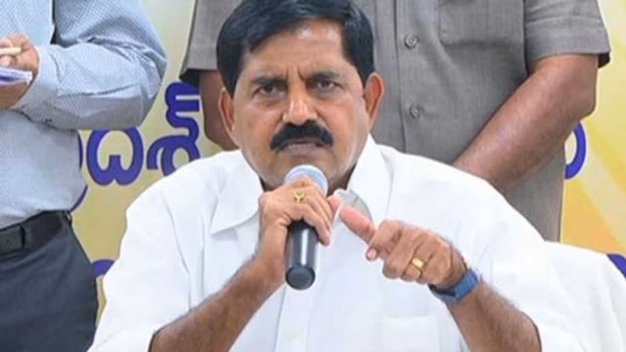 బీజేపీకి మాజీ మంత్రి గుడ్ బై ? మళ్లీ టీడీపీలోకి చేరి ఎమ్మెల్యేగా పోటీ చేయాలని ఆలోచన ? ఆ రెండు స్థానాలపై ఫోకస్ బీజేపీకి మాజీ మంత్రి గుడ్ బై ? మళ్లీ టీడీపీలోకి చేరి ఎమ్మెల్యేగా పోటీ చేయాలని ఆలోచన ? ఆ రెండు స్థానాలపై ఫోకస్