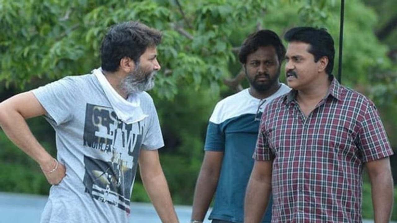 త్రివిక్రమ్ కు తప్పలేదు..సునీల్ కోసం మళ్లీ త్రివిక్రమ్ కు తప్పలేదు..సునీల్ కోసం మళ్లీ