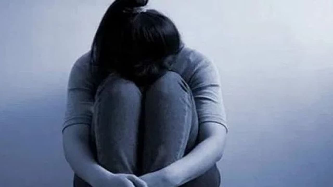 ಮಹಿಳೆ ಬಟ್ಟೆ ಬಿಚ್ಚಿ ಖಾಸಗಿ ಅಂಗದ ಮೇಲೆಯೇ ದಾಳಿ ಮಾಡಿದ ಕಿರಾತಕ ತಾಯಿ ಮಗ