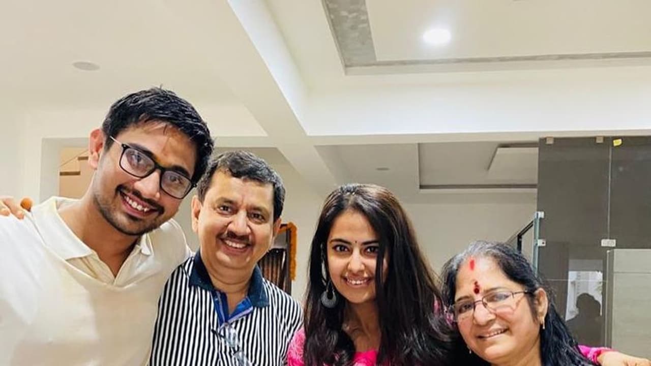 రాజ్ తరుణ్ కి ఐ లవ్ యూ చెప్పిన అవికా... వైరల్ అవుతున్న పోస్ట్! రాజ్ తరుణ్ కి ఐ లవ్ యూ చెప్పిన అవికా... వైరల్ అవుతున్న పోస్ట్!