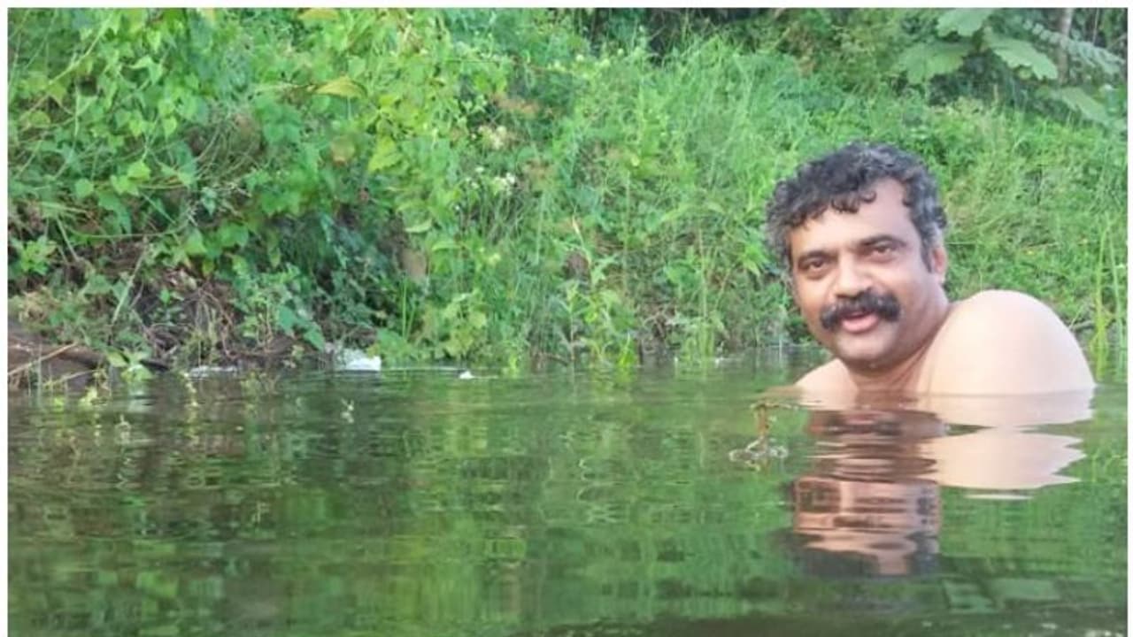 ফের নক্ষত্রপতন, শ্যুটিং সেরে জলাধারে স্নান করতে গিয়ে জলে তলিয়ে গেলেন অনিল ফের নক্ষত্রপতন, শ্যুটিং সেরে জলাধারে স্নান করতে গিয়ে জলে তলিয়ে গেলেন অনিল