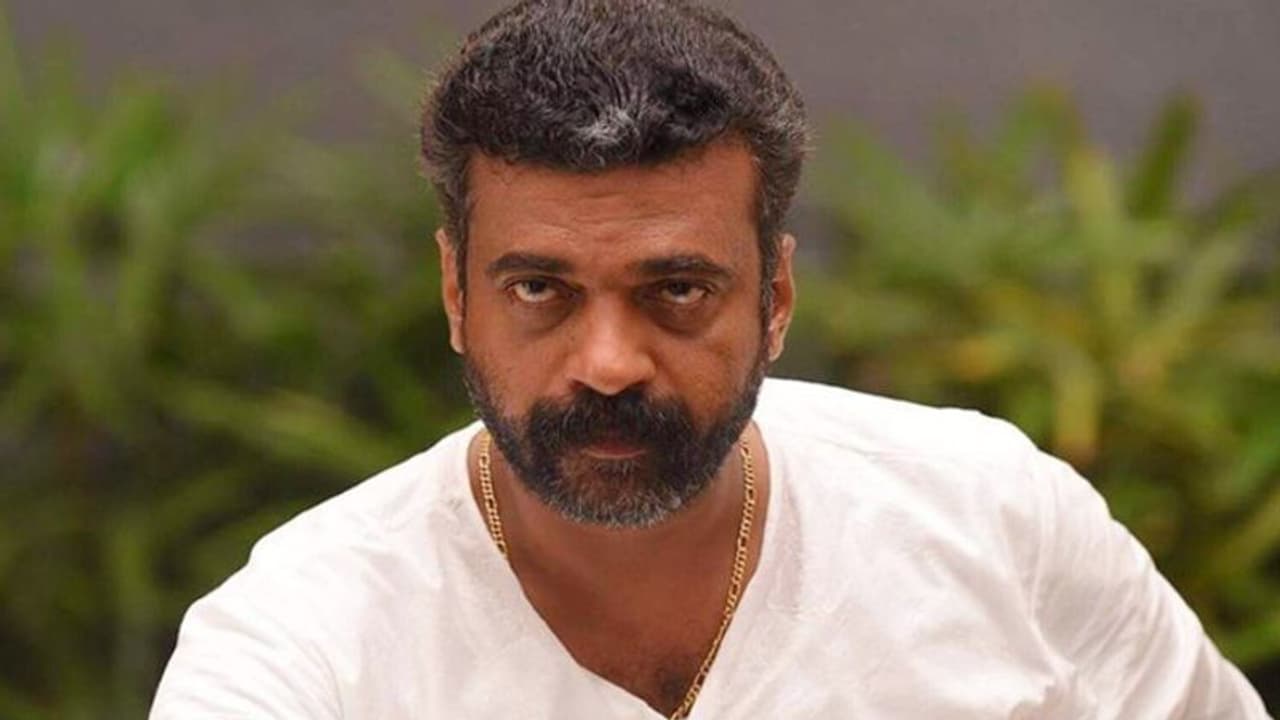 അനിൽ നെടുമങ്ങാടിന് നാടിന്റെ അന്ത്യാഞ്ജലി; മൃതദേഹം നെടുമങ്ങാട്ടെ വീട്ടുവളപ്പിൽ സംസ്കരിച്ചു അനിൽ നെടുമങ്ങാടിന് നാടിന്റെ അന്ത്യാഞ്ജലി; മൃതദേഹം നെടുമങ്ങാട്ടെ വീട്ടുവളപ്പിൽ സംസ്കരിച്ചു