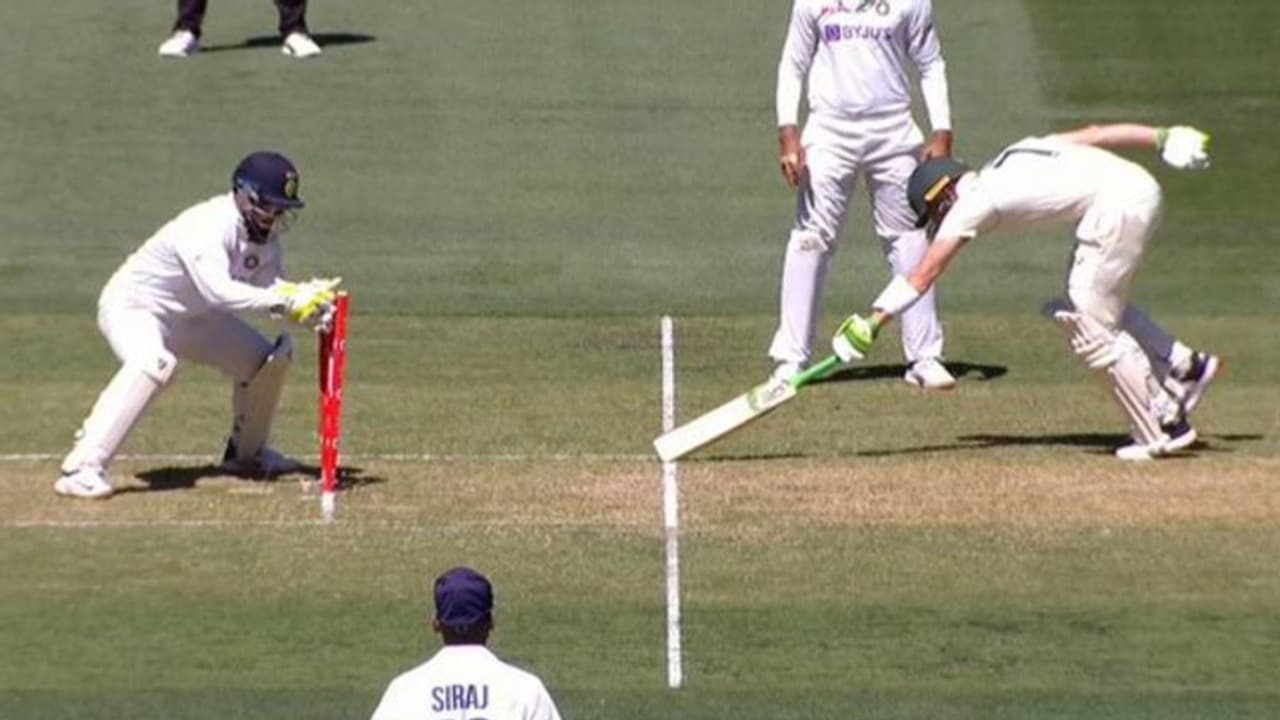 టిమ్ పైన్ రనౌట్పై వివాదం... ఆసీస్కి అనుకూలంగా నిర్ణయం... షేన్ వార్న్ కూడా షాక్... టిమ్ పైన్ రనౌట్పై వివాదం... ఆసీస్కి అనుకూలంగా నిర్ణయం... షేన్ వార్న్ కూడా షాక్...