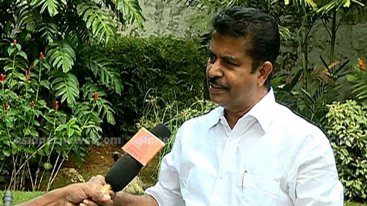 തോൽവിക്ക് കാരണം ഗ്രൂപ്പ് വീതം വയ്പ്പ്; പാർട്ടി ആവശ്യപ്പെട്ടാൽ നിയമസഭയിലേക്ക് മത്സരിക്കുമെന്ന് അടൂർ പ്രകാശ് തോൽവിക്ക് കാരണം ഗ്രൂപ്പ് വീതം വയ്പ്പ്; പാർട്ടി ആവശ്യപ്പെട്ടാൽ നിയമസഭയിലേക്ക് മത്സരിക്കുമെന്ന് അടൂർ പ്രകാശ്