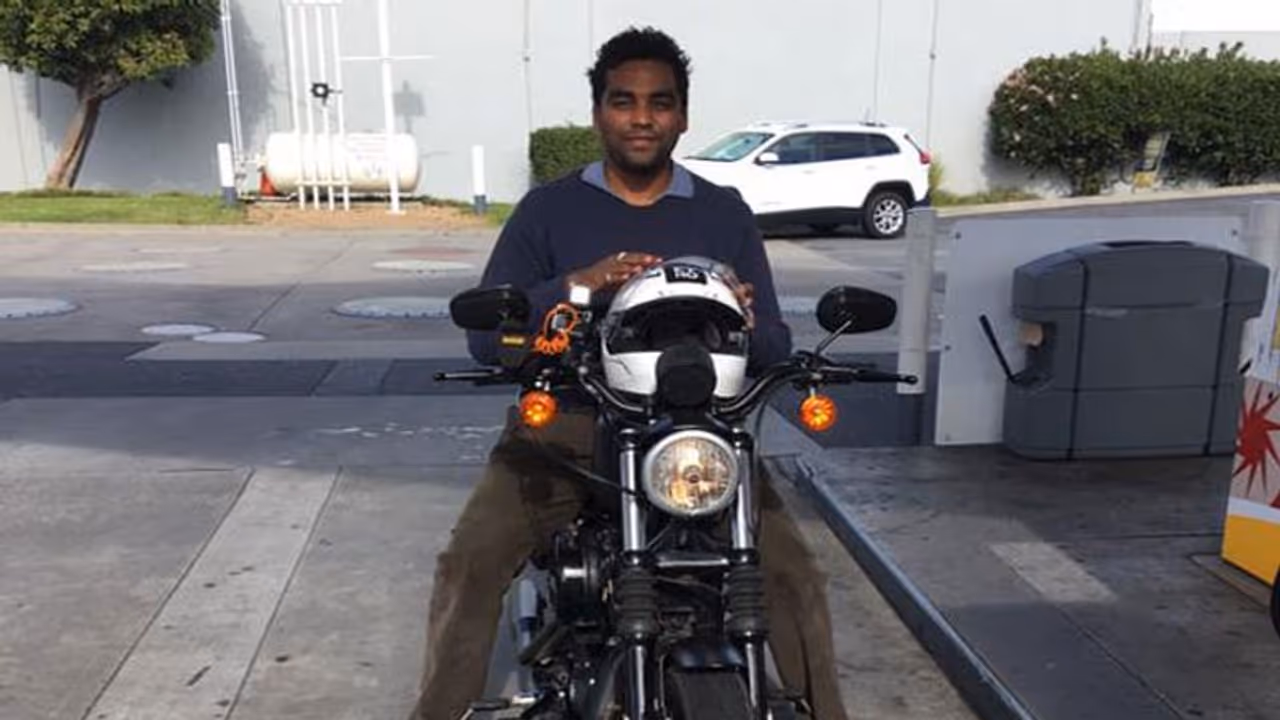 స్మార్ట్ హెల్మెట్ కనిపెట్టిన తెలుగు కుర్రాడు..!