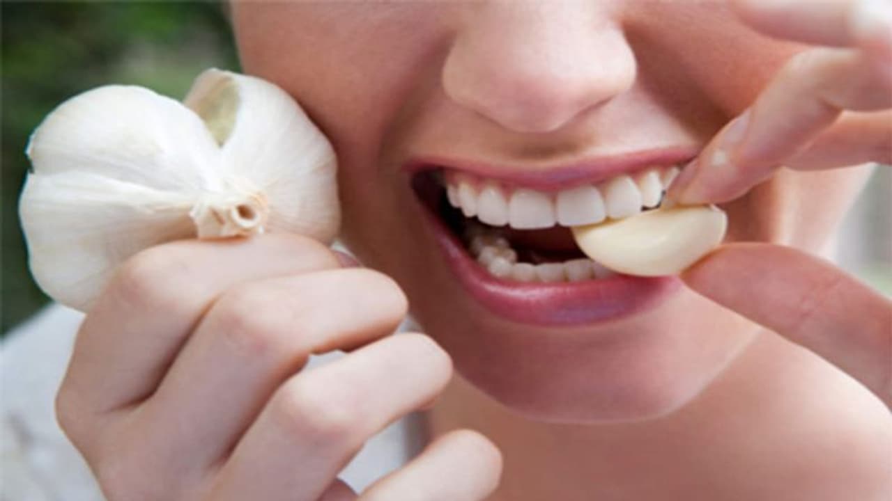 কোলেস্টেরলের মাত্রা কমাতে প্রতিদিন খান এককোয়া রসুন, রাতারাতি ফিরে পাবেন হারানো যৌবন কোলেস্টেরলের মাত্রা কমাতে প্রতিদিন খান এককোয়া রসুন, রাতারাতি ফিরে পাবেন হারানো যৌবন