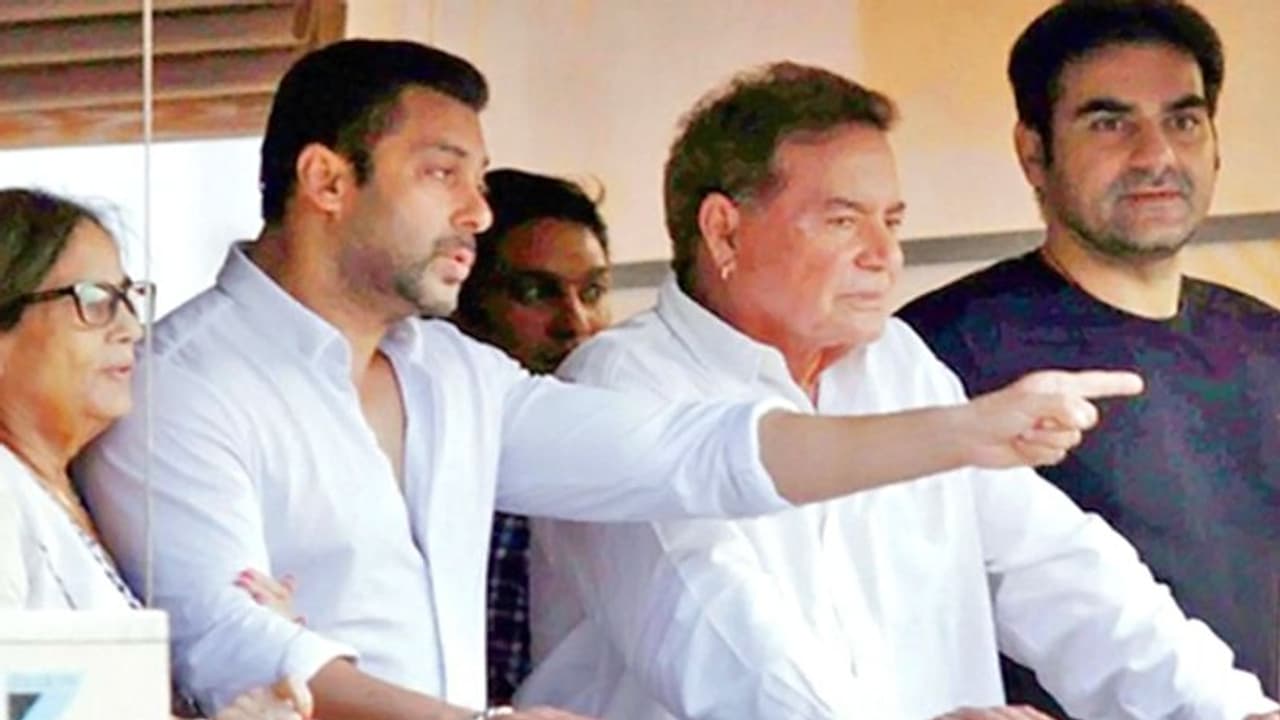 बर्थडे से ठीक पहले सलमान का संदेश, जन्मदिन पर घर के बाहर भीड़ न लगाएं, मैं गैलेक्सी में नहीं हूं बर्थडे से ठीक पहले सलमान का संदेश, जन्मदिन पर घर के बाहर भीड़ न लगाएं, मैं गैलेक्सी में नहीं हूं