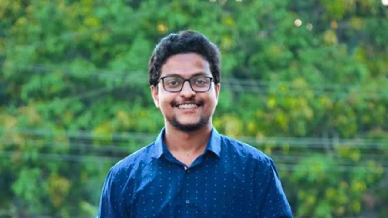 इस राज्य में बनने वाला है सबसे युवा सरपंच, 22 साल के जॉनी स्टीफन ने चुनाव जीतकर रच दिया इतिहास इस राज्य में बनने वाला है सबसे युवा सरपंच, 22 साल के जॉनी स्टीफन ने चुनाव जीतकर रच दिया इतिहास