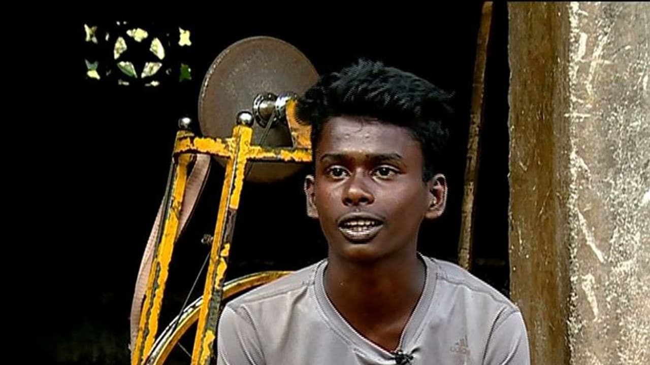 അന്ന് ട്രാക്കിലെ മിന്നും താരം; ഇന്ന് ഉപജീവനത്തിനായി കത്തി മൂര്ച്ച കൂട്ടാനിറങ്ങി മുത്തുരാജ് അന്ന് ട്രാക്കിലെ മിന്നും താരം; ഇന്ന് ഉപജീവനത്തിനായി കത്തി മൂര്ച്ച കൂട്ടാനിറങ്ങി മുത്തുരാജ്