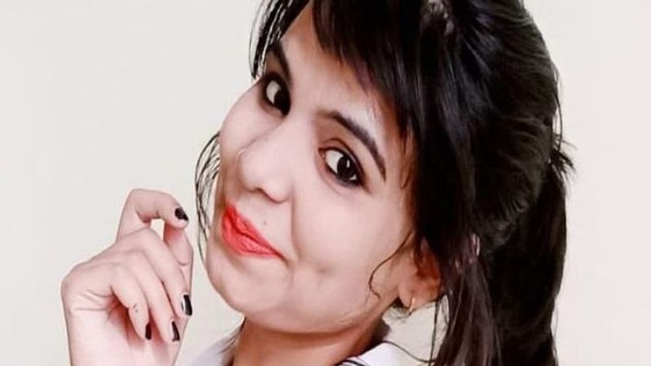 खाकी वर्दी के खौफ से इतना डर गई बेटी कि कर लिया सुसाइड, पुलिस ने दिया था ऐसा थर्ड डिग्री का टॉर्चर खाकी वर्दी के खौफ से इतना डर गई बेटी कि कर लिया सुसाइड, पुलिस ने दिया था ऐसा थर्ड डिग्री का टॉर्चर