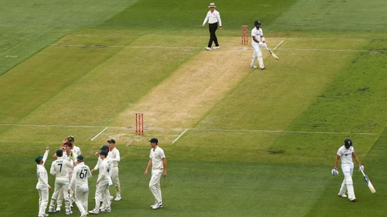 തിരിച്ചടിച്ച് ഓസീസ് ബൗളര്മാര്; രണ്ടാംദിനം ഇന്ത്യക്ക് മൂന്ന് വിക്കറ്റുകള് കൂടി നഷ്ടം തിരിച്ചടിച്ച് ഓസീസ് ബൗളര്മാര്; രണ്ടാംദിനം ഇന്ത്യക്ക് മൂന്ന് വിക്കറ്റുകള് കൂടി നഷ്ടം