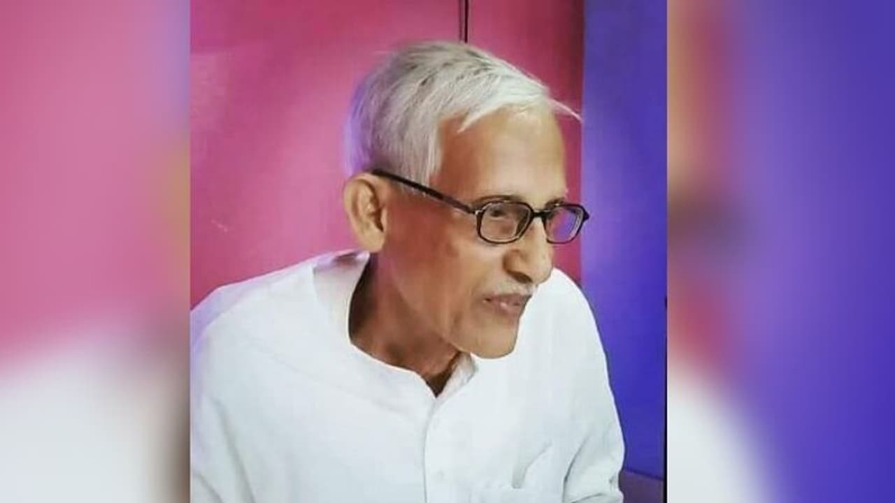 প্রয়াত রাজ্যের প্রাক্তন মন্ত্রী কমলেন্দু সান্যাল, শেষ শ্রদ্ধা জানাল সিপিএম প্রয়াত রাজ্যের প্রাক্তন মন্ত্রী কমলেন্দু সান্যাল, শেষ শ্রদ্ধা জানাল সিপিএম